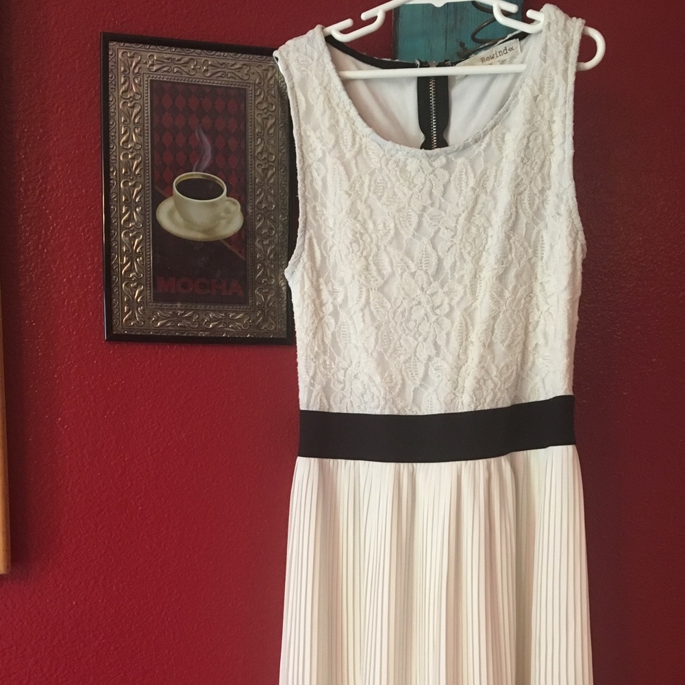 *SOLD* EUC sleeveless dress!